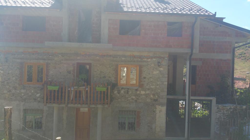 Aste Guesthouse Tropoje Exterior photo